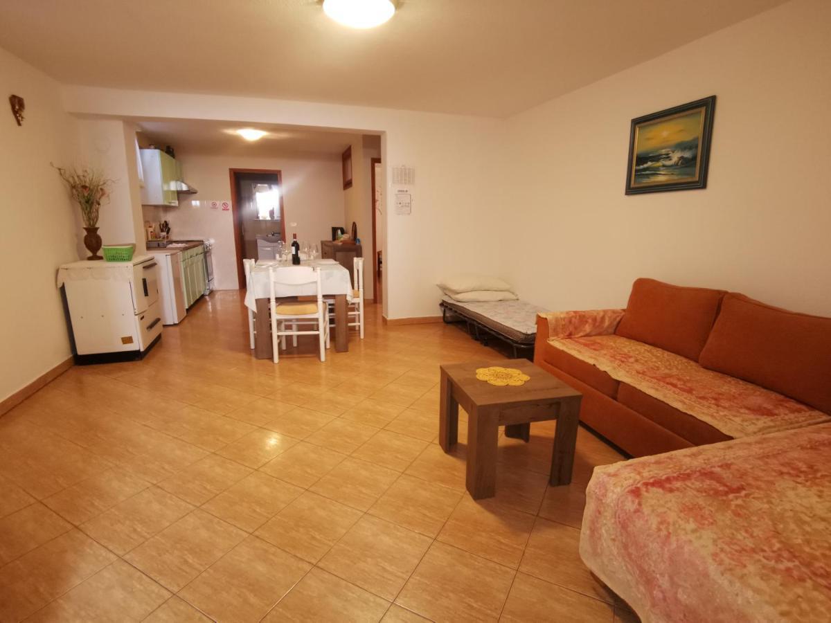 Apartmani Berber Babici Luaran gambar